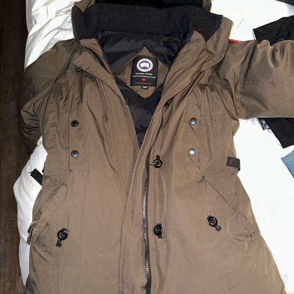 Canada Goose Rossclarir parka in military green w/ hood detachable real fur trim - Picture 5 of 11